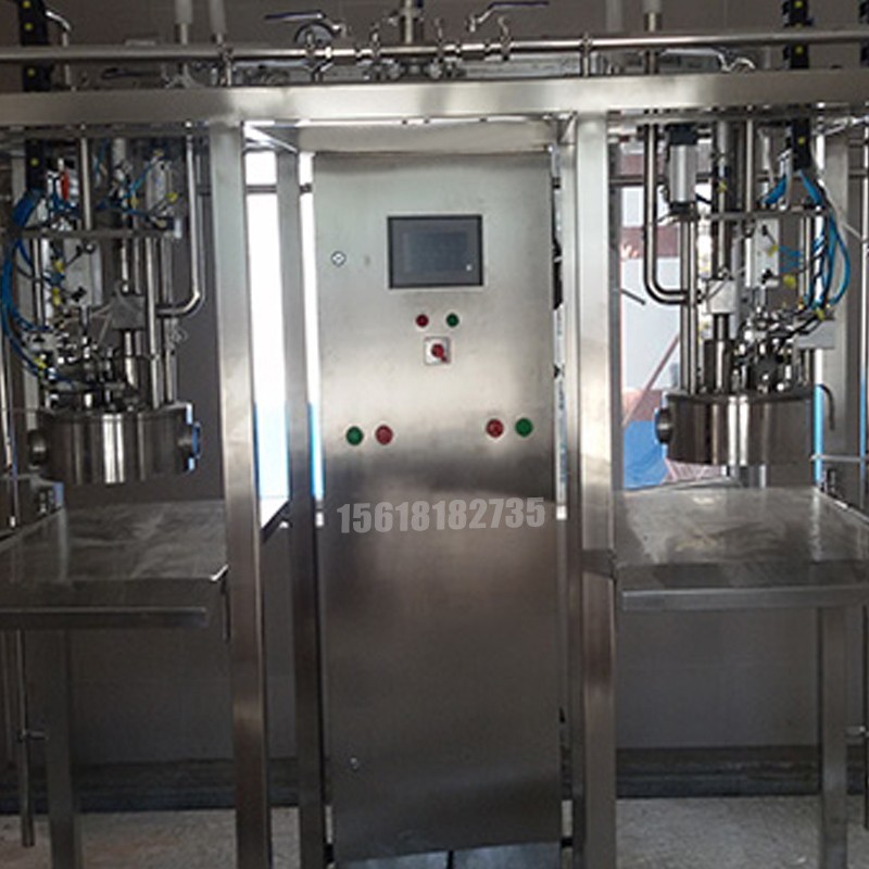 液體灌裝機(jī),稱重灌裝機(jī),定量灌裝機(jī) 液體灌裝機(jī),稱重灌裝機(jī),定量灌裝機(jī)